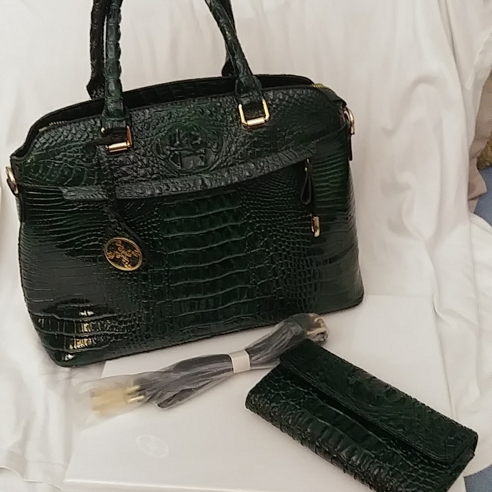 Stauer Faux Leather Gator Textile Green Handbag, Matching Wallet and Strap